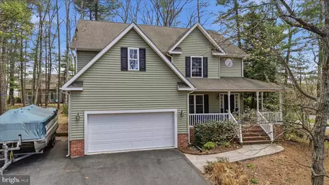 107 Lake Shore Dr, Cross Junction, VA 22625
