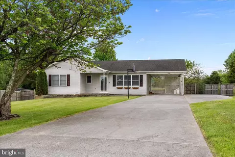 201 Nightingale Ave, Stephens City, VA 22655