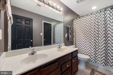 Bath - 304 Morlyn Dr, Stephenson, VA 22656 photo 2 of 5