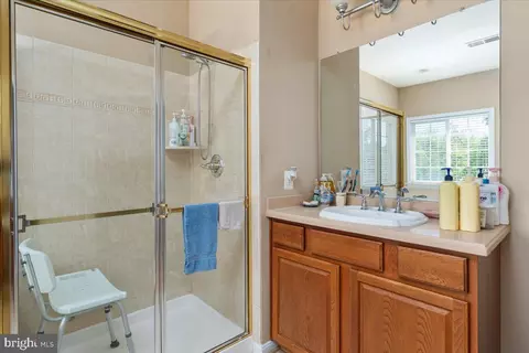 Bath - 326 Morlyn Dr, Stephenson, VA 22656 photo 1 of 4