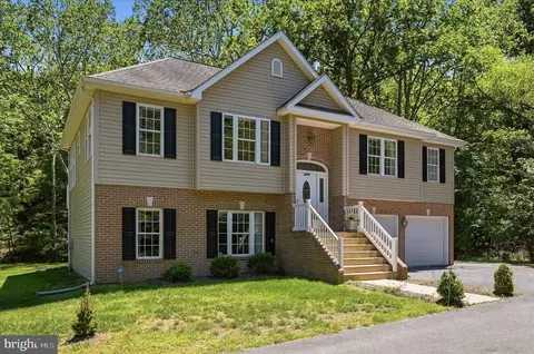 1201 Lakeview Dr, Cross Junction, VA 22625