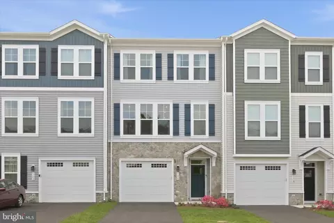 120 Leather Flower Dr, Lake Frederick, VA 22630