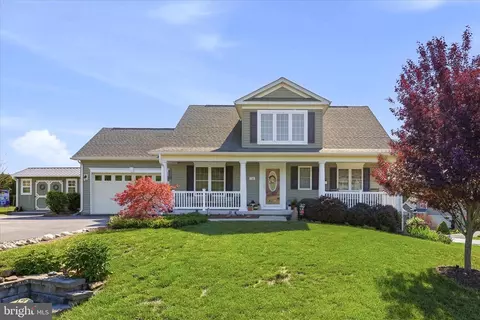 700 Masters Dr, Cross Junction, VA 22625