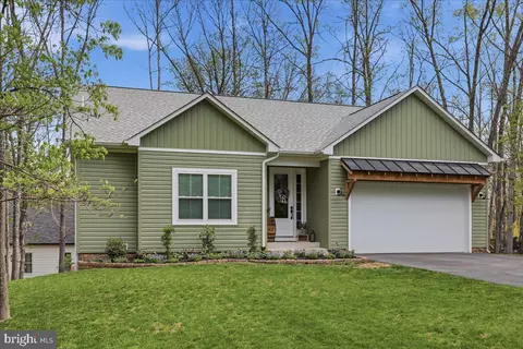 306 Dogwood Dr, Cross Junction, VA 22625