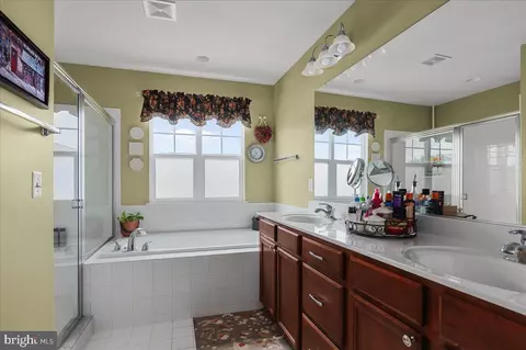 Bath - 102 Rotunda Dr, Stephenson, VA 22656 photo 1 of 2