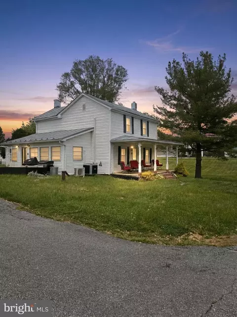 116 Country Ln, Clear Brook, VA 22624