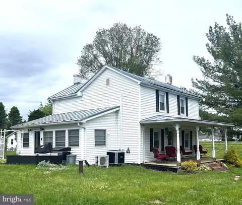116 Country Ln, Clear Brook, VA 22624