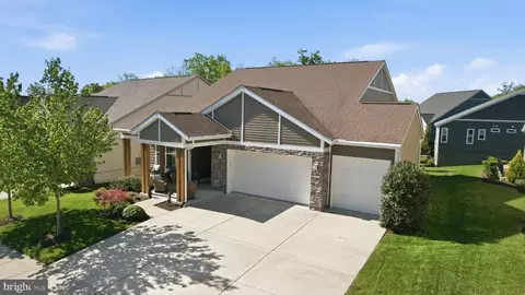 102 Peregrine Ct, Lake Frederick, VA 22630