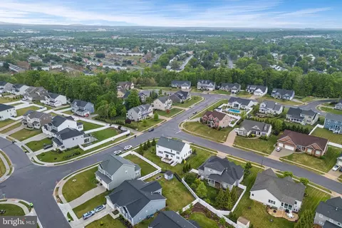 View/Area - 159 Abrams Pointe Blvd, Winchester, VA 22602 photo 2 of 3