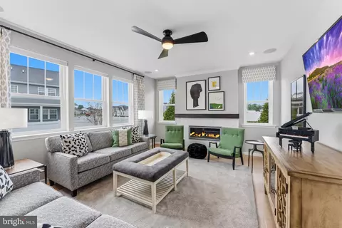 Living - 159 Abrams Pointe Blvd, Winchester, VA 22602 photo 1 of 2
