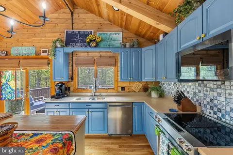 Kitchen - 140 Pine Tree Ct, Gore, VA 22637 photo 3 of 4