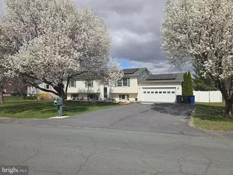 132 Nightingale Ave, Stephens City, VA 22655