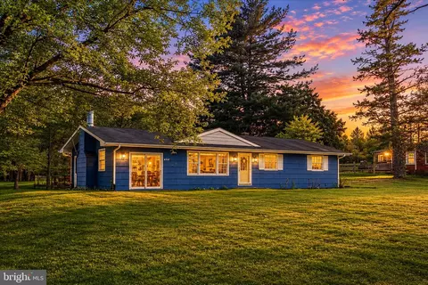 6717 Middle Rd, Middletown, VA 22645