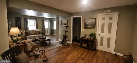 Entry Way - 148 Arklow Dr, Cross Junction, VA 22625 photo 3 of 5