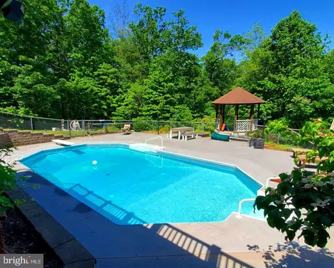 148 Arklow Dr, Cross Junction, VA 22625