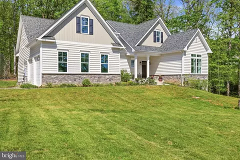 350 Plow Run Ln, Winchester, VA 22602