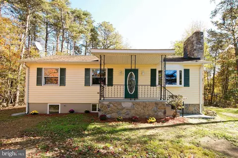 335 Whipporwill Ln, Cross Junction, VA 22625