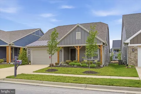 122 Foam Flower Dr, Lake Frederick, VA 22630