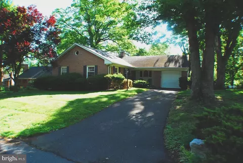 122 Armstrong Pl, Winchester, VA 22602