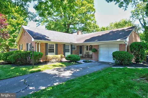 122 Armstrong Pl, Winchester, VA 22602