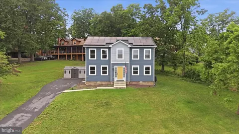 200 Fairway Cir, Cross Junction, VA 22625