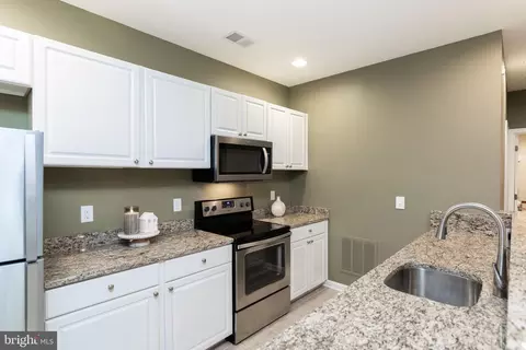 Kitchen - 100 Setting Sun Ct, Stephenson, VA 22656 photo 4 of 4