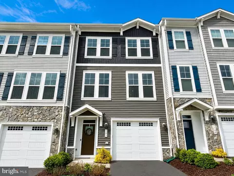 107 Wake Robin Ct, Lake Frederick, VA 22630