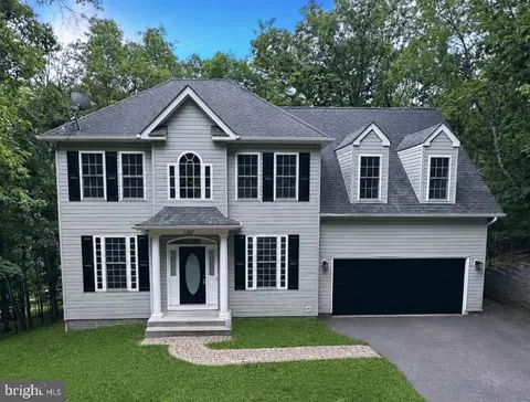 1257 Lakeview Dr, Cross Junction, VA 22625
