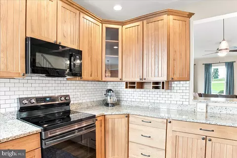 Kitchen - 461 Veterans Rd, Middletown, VA 22645 photo 6 of 13