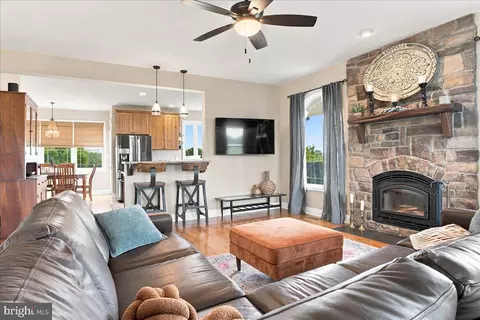 Living - 461 Veterans Rd, Middletown, VA 22645 photo 1 of 1