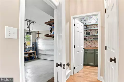 Entry Way - 461 Veterans Rd, Middletown, VA 22645 photo 7 of 23