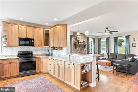 Kitchen - 461 Veterans Rd, Middletown, VA 22645 photo 12 of 13
