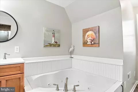 Bath - 461 Veterans Rd, Middletown, VA 22645 photo 9 of 20