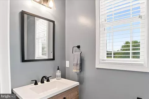 Bath - 461 Veterans Rd, Middletown, VA 22645 photo 1 of 20