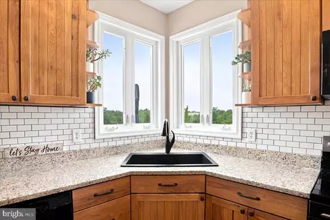 Kitchen - 461 Veterans Rd, Middletown, VA 22645 photo 9 of 13