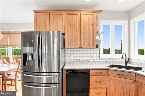 Kitchen - 461 Veterans Rd, Middletown, VA 22645 photo 8 of 13