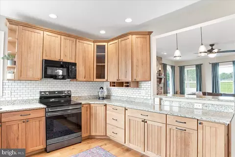 Kitchen - 461 Veterans Rd, Middletown, VA 22645 photo 5 of 13