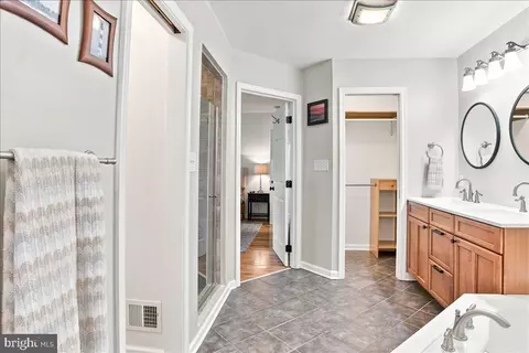 Bath - 461 Veterans Rd, Middletown, VA 22645 photo 6 of 20