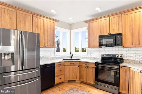 Kitchen - 461 Veterans Rd, Middletown, VA 22645 photo 7 of 13