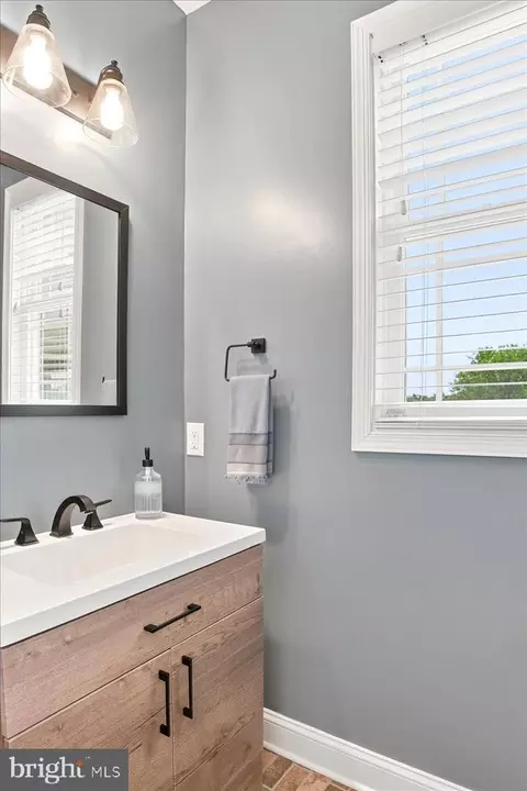 Bath - 461 Veterans Rd, Middletown, VA 22645 photo 2 of 20