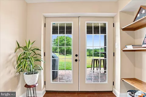 Entry Way - 461 Veterans Rd, Middletown, VA 22645 photo 21 of 23