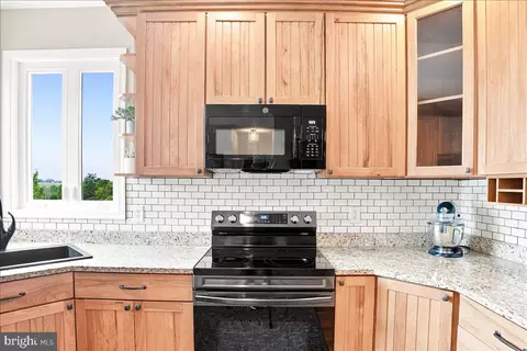 Kitchen - 461 Veterans Rd, Middletown, VA 22645 photo 4 of 13