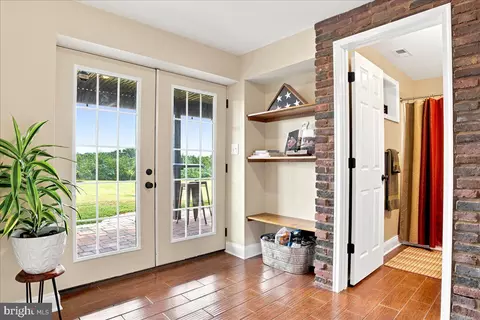 Entry Way - 461 Veterans Rd, Middletown, VA 22645 photo 22 of 23