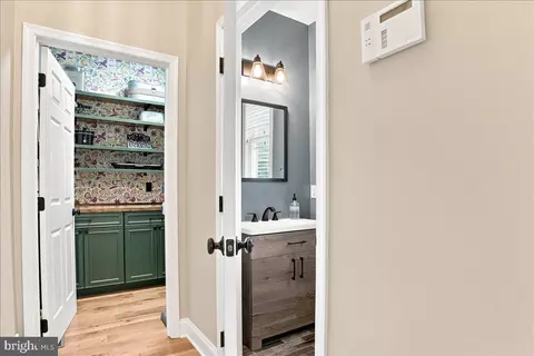 Entry Way - 461 Veterans Rd, Middletown, VA 22645 photo 8 of 23