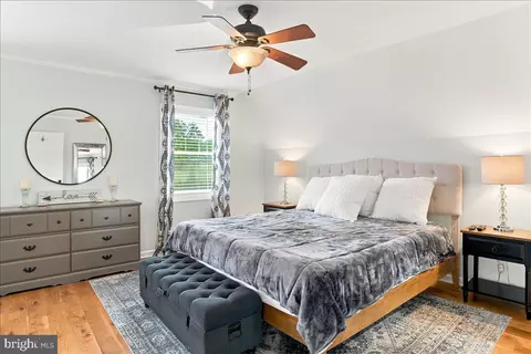 Bedroom - 461 Veterans Rd, Middletown, VA 22645 photo 6 of 23