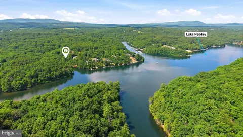 519 Northwood Cir, Cross Junction, VA 22625