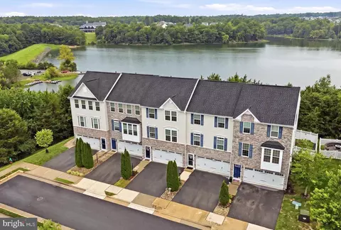 105 Fritillary Ct, Lake Frederick, VA 22630