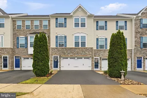 105 Fritillary Ct, Lake Frederick, VA 22630
