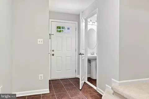 Entry Way - 102 Argyle Ct, Stephenson, VA 22656 photo 9 of 12