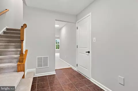 Entry Way - 102 Argyle Ct, Stephenson, VA 22656 photo 8 of 12